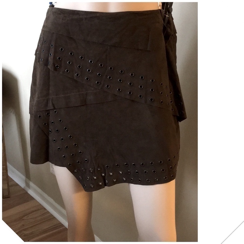 Karen Millen Metal Grommets Detail Brown Suede Mini Skirt. D15/A316